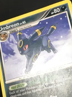 Pokemon TCG Umbreon 32/100 Majestic Dawn Regular Rare HP/Damaged - Image 2