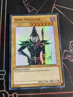 Yu-Gi-Oh Dark Magician (JUMP-EN049) Limited Ed. Ultra Rare crease middle right - Image 1