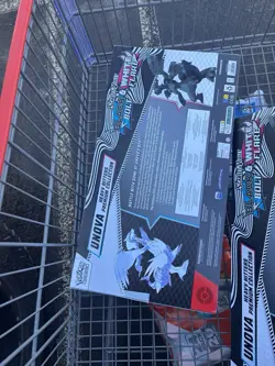 Pokemon Black & White Bolt Flare Premium Collection Box Kyurem Reshiram Victini - Image 2
