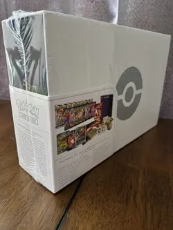 Pokemon TCG Sword and Shield Ultra Premium Collection Charizard Box 820650871115 - Image 2