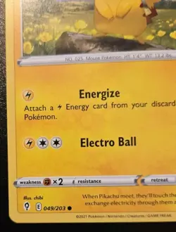 Pikachu 049/203 Common Sword & Shield: Evolving Skies Pokemon TCG - Image 4