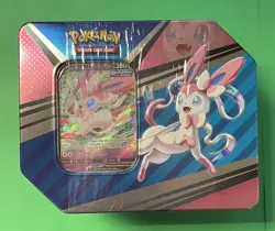 POKEMON TCG SYLVEON V HEROES TIN SPRING 2022 (5 BOOSTER PACKS + PROMO) - Image 1