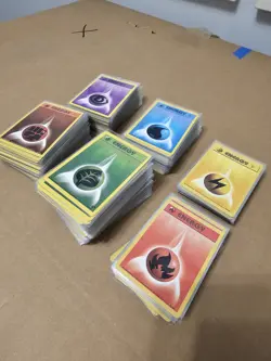 Pokemon Bulk Lot of 1000 Cards With About 400 Energy Cards, Holos Included! - Image 2