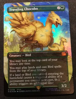 Traveling Chocobo - Borderless - Chocobo Track Foil - FIN - MTG - EN - NM - 0568 - Image 1