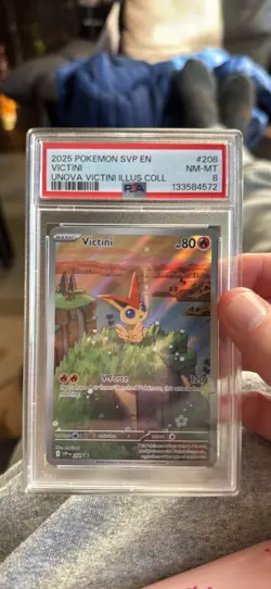 2025 POKEMON SVP EN-SV BLACK STAR PROMO | UNOVA VICTINI ILLUSTRATION COLLECTION - Image 1