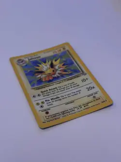 Pokemon TCG Jolteon Jungle Holo Card 4/64 - Image 2