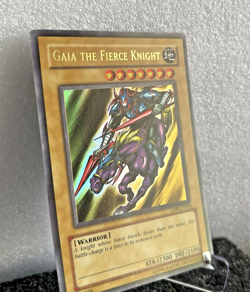 Yu-Gi-Oh Gaia the Fierce Knight LOB-EN006 LP Vintage Legend of Blue Eyes - Image 2
