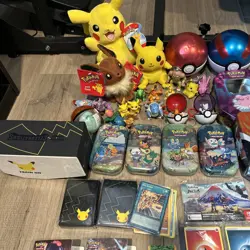 Massive Pokemon Lot Cards/figures/coin/plush/ect VINTAGE! - Image 3