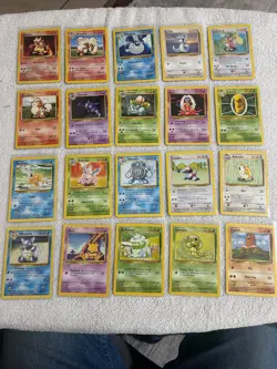 Pokemon lot Original Base Set 61 different cards - Image 1