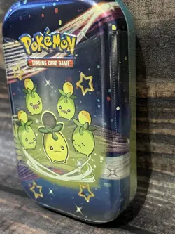 Pokemon TCG Paldean Fates Mini Tin Smoliv Brand New, Spanish Destinos De Paldea - Image 2