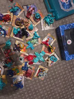 Bakugan Battle Brawlers lot- 48 Brawlers, 58 Magnet Cards, hand Launcher 2 cases - Image 3