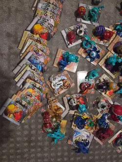 Bakugan Battle Brawlers lot- 48 Brawlers, 58 Magnet Cards, hand Launcher 2 cases - Image 4