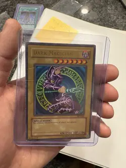 Yu-Gi-Oh Dark Magician SDY-006 - Image 1