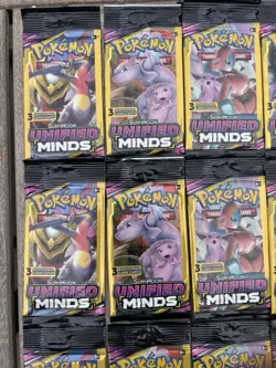 Lot of 32 Pokemon Sun & Moon Unified Minds 3 Card Booster Packs - Image 2