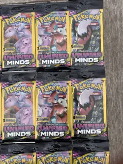 Lot of 32 Pokemon Sun & Moon Unified Minds 3 Card Booster Packs - Image 4