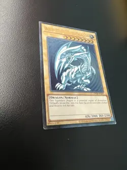 Blue-Eyes White Dragon Ultimate Rare - Image 2