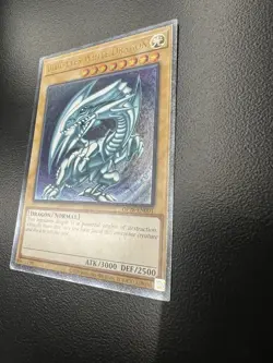 Blue-Eyes White Dragon Ultimate Rare - Image 3