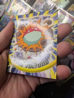 Voltorb #100 Pokemon 2000 Topps TV MP - Image 4