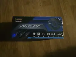 2021 Pokemon Trainer's Toolkit 4 TCG Booster Packs, 150+ cards, dice & much more - Image 1