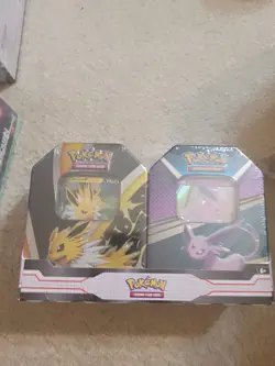 Pokemon TCG V Heroes Bundle Tin 2-Pack Jolteon & Espeon NEW SEALED Box Boosters 820650855658 - Image 1
