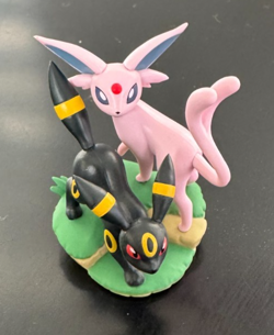 *NEW* Pokemon Prismatic Evolution Umbreon / Espeon Promo Figure And Pin - Image 2