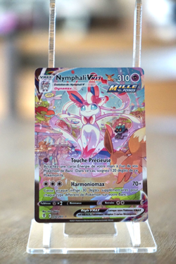 ♠ Carte Pokemon Nymphali Vmax Alt 212/203 Evolution Celeste FR MINT ♠ - Image 1