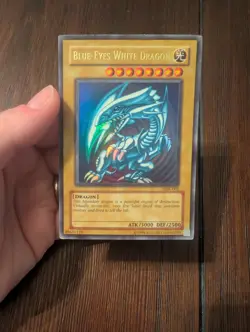 Yu-Gi-Oh! TCG Blue-Eyes White Dragon SDK-001 Ultra Rare Holo Edge Corner Wear MP - Image 1
