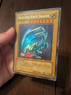 Yu-Gi-Oh! TCG Blue-Eyes White Dragon SDK-001 Ultra Rare Holo Edge Corner Wear MP - Image 2