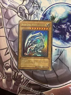 YuGiOh SDK-001 1st Edition Ultra Rare Blue Eyes White Dragon HP/DMG (WNU) - Image 1