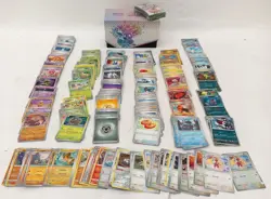 Pokemon TCG - Mixed Loose Trading Card Bundle, Mixed Types w/ Case, By Nintendo - Image 1