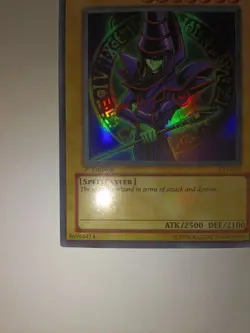 Yu-Gi-Oh! TCG Dark Magician SYE-001 1st Edition Holo Konami ATK/2500 DEF/2100 - Image 3