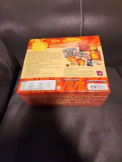 Pokemon VIVID VOLTAGE Elite Trainer Box ETB New SEALED - Image 2