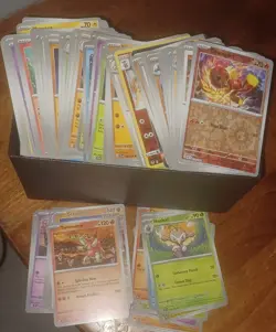Pokemon TCG 500 Card Bulk . Common Uncommon Rare. comes in an ETB box. - Image 1
