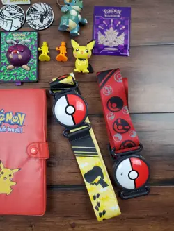 Vtg 90s 2000s “Gotta catch ‘em All!” Pokemon Card Binder Lunchbox Figure Lot - Image 3