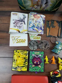 Vtg 90s 2000s “Gotta catch ‘em All!” Pokemon Card Binder Lunchbox Figure Lot - Image 5