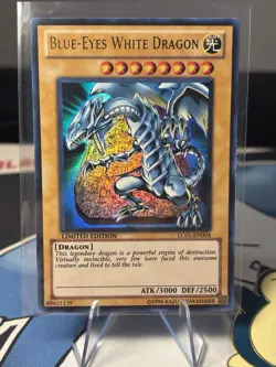 Yugioh Blue-Eyes White Dragon LC01-EN004 Ultra Rare Limited Edition NM - Image 1