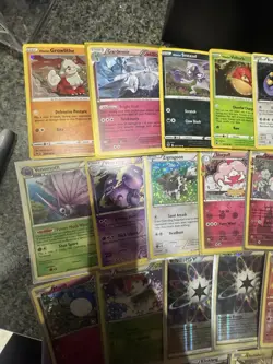 LOT OF 29 ASSORTED POKEMON CARDS SOME VINTAGE SOME MODERN - Image 2