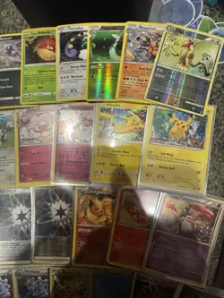 LOT OF 29 ASSORTED POKEMON CARDS SOME VINTAGE SOME MODERN - Image 3