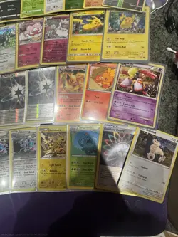 LOT OF 29 ASSORTED POKEMON CARDS SOME VINTAGE SOME MODERN - Image 4