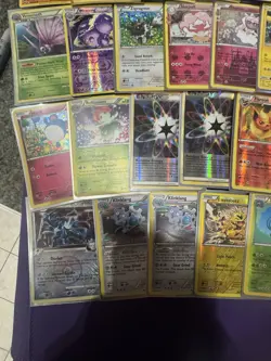 LOT OF 29 ASSORTED POKEMON CARDS SOME VINTAGE SOME MODERN - Image 5