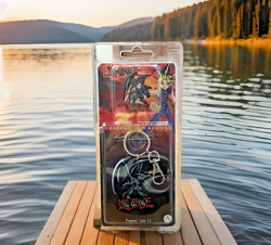 New Yu-Gi-Oh Collectible Trading Pin & Key Chain Red Eyes Black Dragon 2002 NIP - Image 1