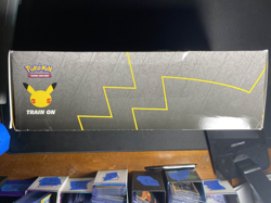 Celebrations Premium Figure Collection Pikachu VMAX Box Pokemon TCG Dent - Image 4