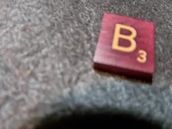 U PICK SCRABBLE DELUXE BURGUNDY/MAROON TILES Gold yellow LETTERS - Image 4
