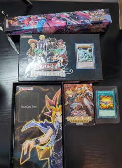 Yu-Gi-Oh Lot Legendary collection 5ds Box, Playmats, Codebreaker starter deck - Image 1