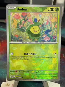 POKEMON BUDEW 004/131 COMMON HOLOFOIL POKEBALL PATTERN PRISMATIC EVOLUTIONS NM - Image 1