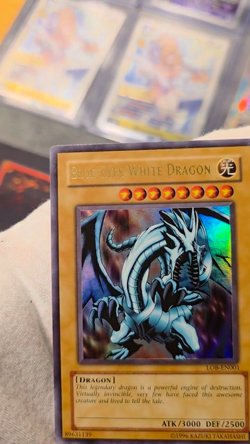 Blue-Eyes White Dragon LOB-EN001 25th YUGIOH TCG - Image 2