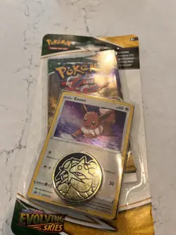 Pokemon TCG: Sword & Shield Evolving Skies Checklane Blister Pack – Eevee Promo - Image 1
