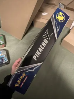 Pokemon TCG 2022 Pikachu V Box - BRAND NEW 820650851179 - Image 2