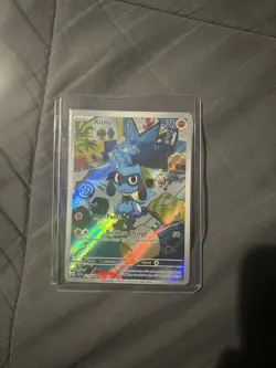Pokemon Riolu 215/198 SV01: Scarlet & Violet Base Set Holo Illustration Rare - Image 1