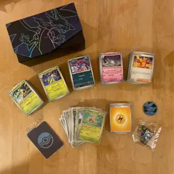 Pokemon Sammlung 100 Holo Karten NM + 500 Base + Box + Wurfel + Munze + Energie - Image 1